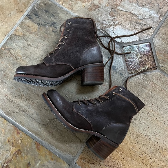 🍃💕FRYE Sabrina Waxed Suede All Leather Lace Up Bootie US 9.5 - Picture 10 of 16